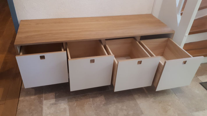 Flursitzbank mit Schubladen 