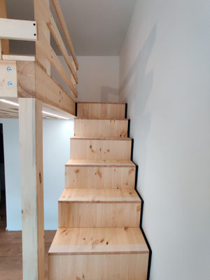 Treppenunterschrank Hochbett Ebene, holzstufen
