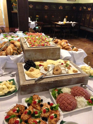 Buffet Kästen inkl Kühlung, mit Holzeinfassung