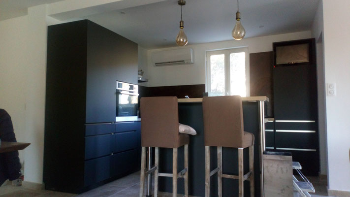 Rénovation complète espace cuisine: Plafond, murs, électricité, plomberie, sol Travertin