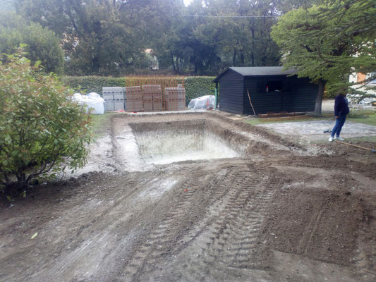 Terrassement piscine avec régalage des terres sans évacuation