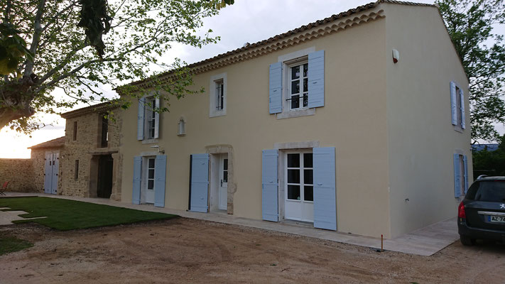 Façade en Parlumière clair et finition Parlumière moyen (gratté rustique), génoise aérogommée