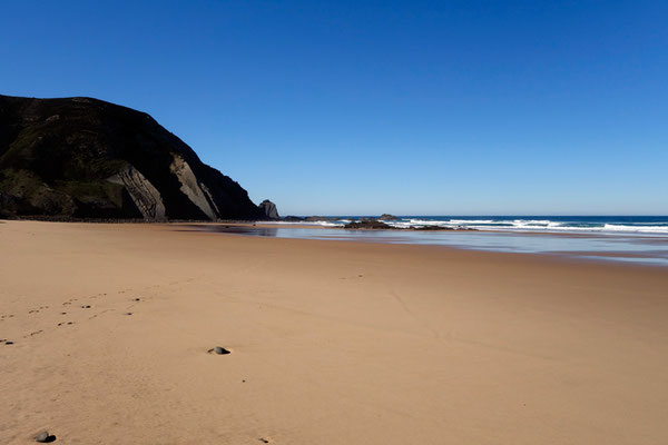 Praia Castelejo - liduprázdná pláž na Nový rok