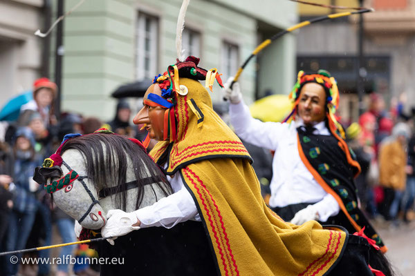 Höhepunkt der schwäbisch-alemannischen Fasnacht: Historischer Rottweiler Narrensprung durch die Altstadt