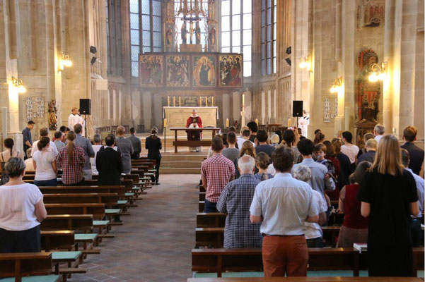 Sonntag: Festgottesdienst mit Pater Maximilian