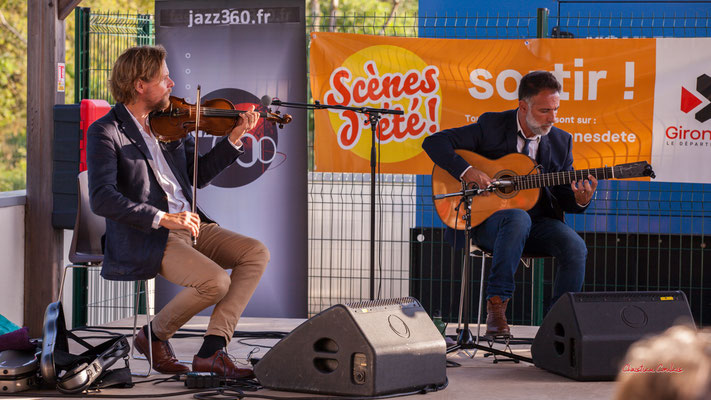 Nicolas Frossard, Nicolas Saez; Nicolas Saez Flamenco. Scène d'été Jazz360 à la MAS LADAPT, vendredi 24 juin 2022, Camblanes-et-Meynac. Photographie © Christian Coulais