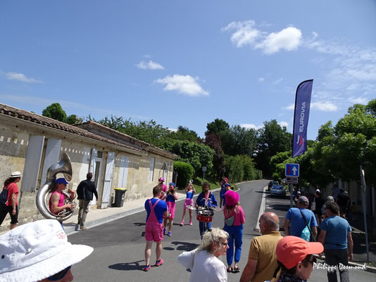 Le Festival Jazz360 2025 accueille Pierres & fils, fanfare fantasque & distinguée. Dimanche 15 juin 2025, Quinsac, Festival Jazz360. © Philippe Desmond