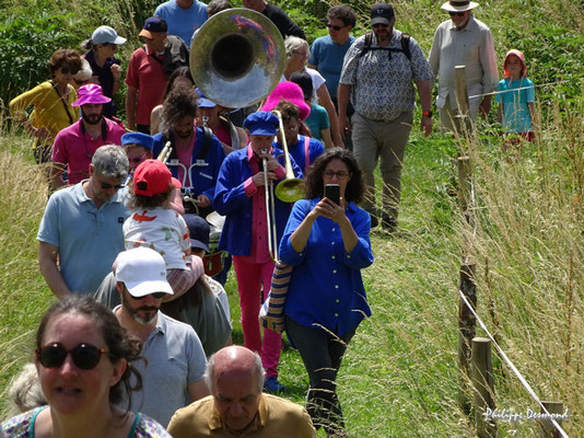 Le Festival Jazz360 2025 accueille Pierres & fils, fanfare fantasque & distinguée. Dimanche 15 juin 2025, Quinsac, Festival Jazz360. © Philippe Desmond