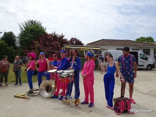 Le Festival Jazz360 2025 accueille Pierres & fils, fanfare fantasque & distinguée. Dimanche 15 juin 2025, Quinsac, Festival Jazz360. © Philippe Desmond