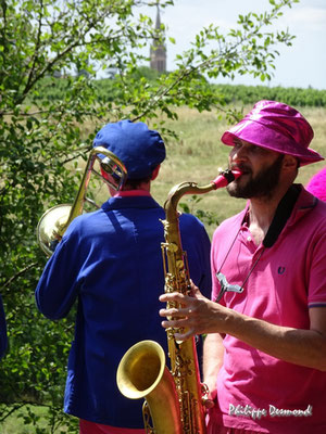 Le Festival Jazz360 2025 accueille Pierres & fils, fanfare fantasque & distinguée. Dimanche 15 juin 2025, Quinsac, Festival Jazz360. © Philippe Desmond