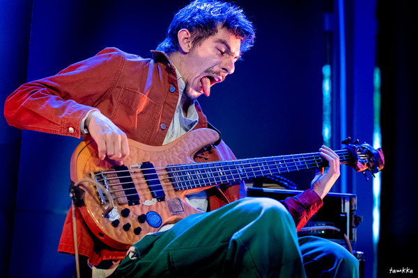 Idris-Félix Bahri, basse; Polis Matak, Festival Jazz360, jeudi 5 juin 2025, Cambes. ©-tamkkaphoto