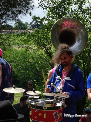 Le Festival Jazz360 2025 accueille Pierres & fils, fanfare fantasque & distinguée. Dimanche 15 juin 2025, Quinsac, Festival Jazz360. © Philippe Desmond