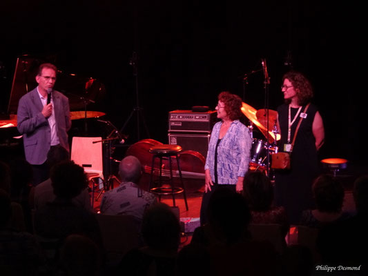 Alain Monget, Maire de Camblanes-et-Meynac ouvre cette soirée Festival Jazz360 ce samedi 30 mai 2026 au Chai des Arts. Photographie : Philippe Desmond