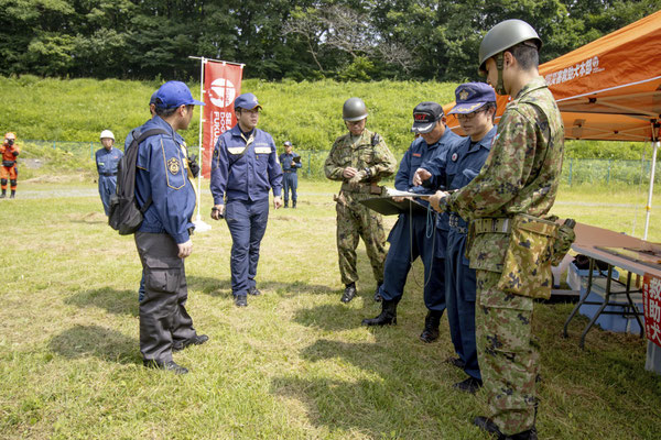 救助機関により現地本部が設置され情報収集