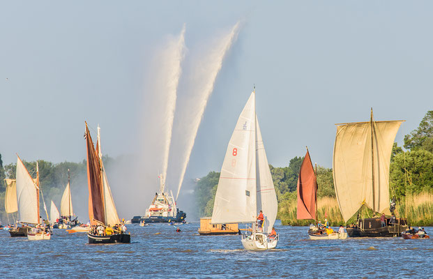 Débord de Loire NANTES Parade de bateaux typiques et anciens