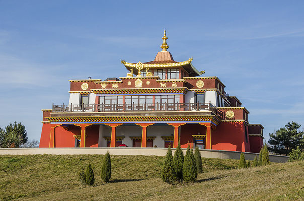 Temple bouddhiste monastère du Bost (63)