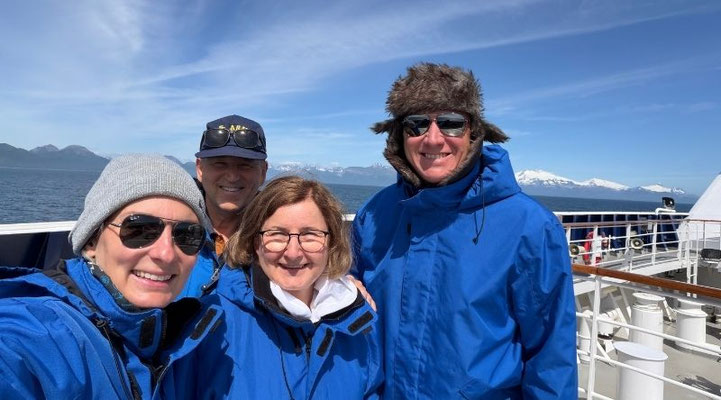 Eine Emocean Cruises Reisgruppe auf der HANSEATIC inspiration in Alaska
