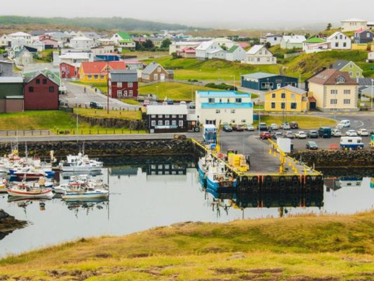 Die Stadt Stykkishólmur auf der Halbinsel Snæfellsnes in Island