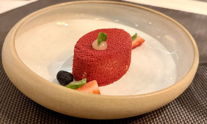 Teller mit Fischgericht im Restaurant Sakura auf der MS EUROPA 2