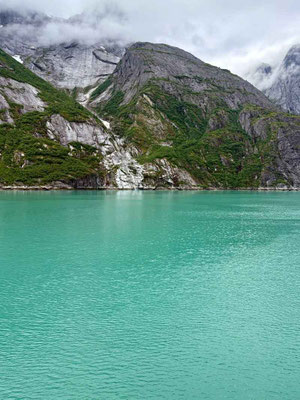 Berge im Endicott Arm in Alaska