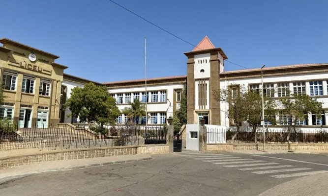 Die Schule Liceu Domingos Ramos in Praia