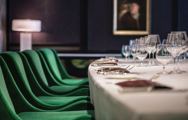 Riverside Mozart Vintage Room mit grünen Stühlen