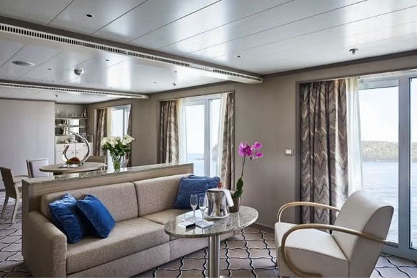 Silversea Silver Whisper Owner's Suite
