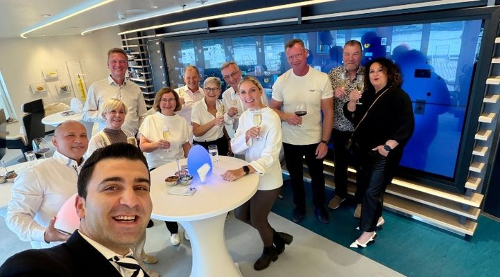 Eine Emocean Cruises Reisegruppe auf der HANSEATIC inspiration