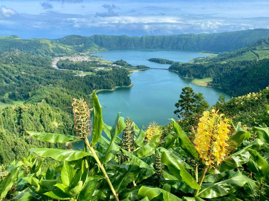 Lagoa Verde  Lagoa das Sete Cidades, Ponta Delgada, Portugal1 (1)