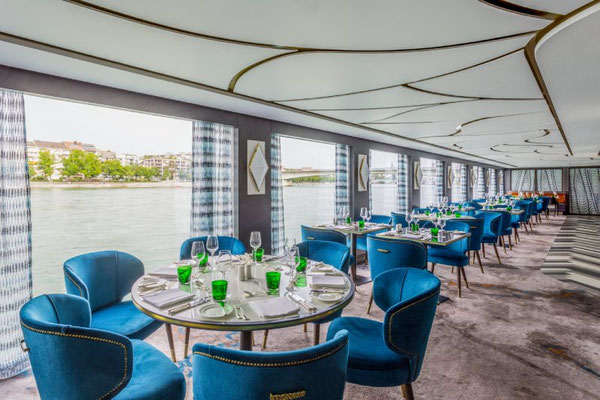 Riverside Luxury Cruises Ravel Waterside Restaurant mit Blick auf den Fluss