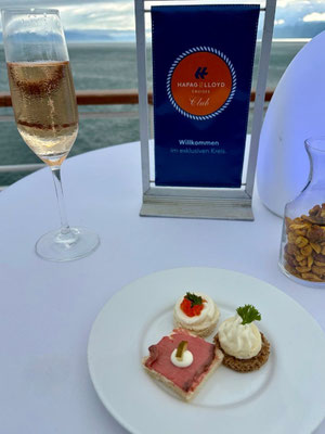 Häppchen auf der HANSEATIC inspiration 