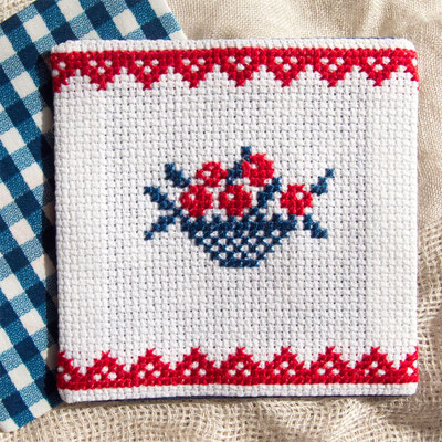 かわいい刺しゅう クロスステッチのコースター 編み物の あ Knit The Fabric By Cocoon