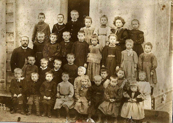 Ecole à Seugy en 1897.