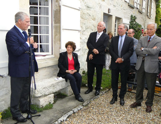 De gauche à droite : Philippe Sueur, Paule Dupâquier, Jean-François Dupâquier, Philippe Houillon, Marc Giroud, photo Guy Paris.  