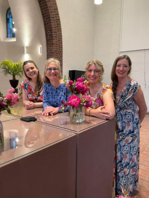 Sommerluft und Frühlingslieder in der Pauluskirche Damm. Theresa Zänglein, Britta Gläser, Miriam Möckl, Birgit Saemann