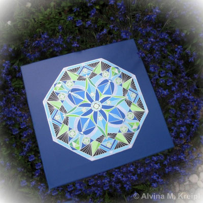 <b>Geburtsmandala, anonym</b>  <p>&nbsp;</p>Errechnet aus dem Namen, Geburtsdatum und Geburtsort. Leinwanddruck 40 x 40 cm mit nachgearbeiteten silberfarbenen Konturen.