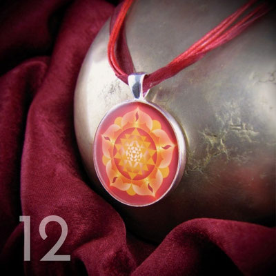 <b>Sri Yantra Blume</b> <p>&nbsp;</p>Der formgewordene universelle Urklang "OM" als kosmischer Energiegenerator.