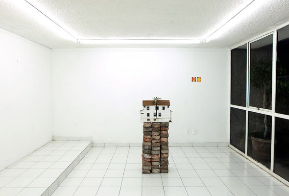 Natalia Fernández, Macetta Clark, yeso, madera balsa, tierra y plantas, 60 x 20 x 40 cm, 2016, Amor art platform