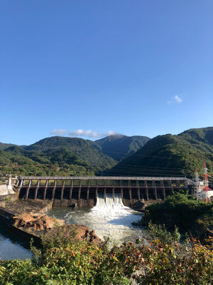 角神ダムと阿賀野川