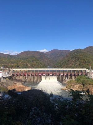 角神ダムと阿賀野川