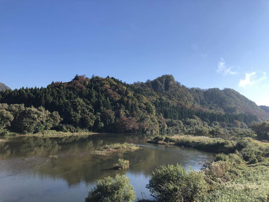 狐の嫁入り屋敷から見る麒麟山