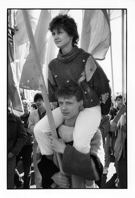 Teilnehmer der Maidemonstration in der Karl-Marx Allee 1989.