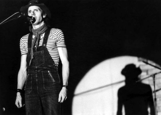 Liedermacher Gerhard Gundermann bei seinem Auftritt während der 11. Chansontage der DDR in Frankfurt / Oder im November 1987. Foto: Maja Lopatta