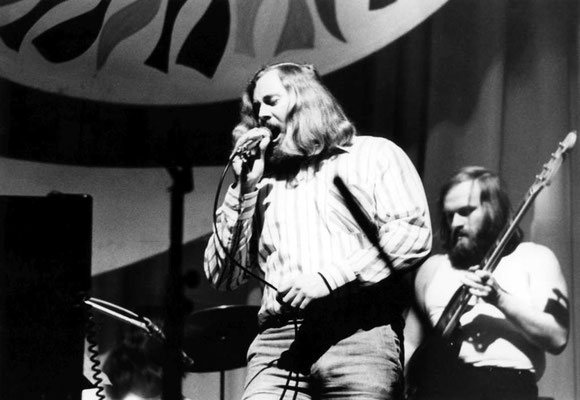 Rockmusiker Peter „Cäsar“ Gläser bei einem Auftritt mit Cäsars Rockband um 1984. Foto: Maja Lopatta