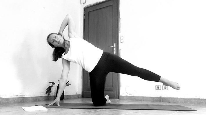 Kneeling Side Kick