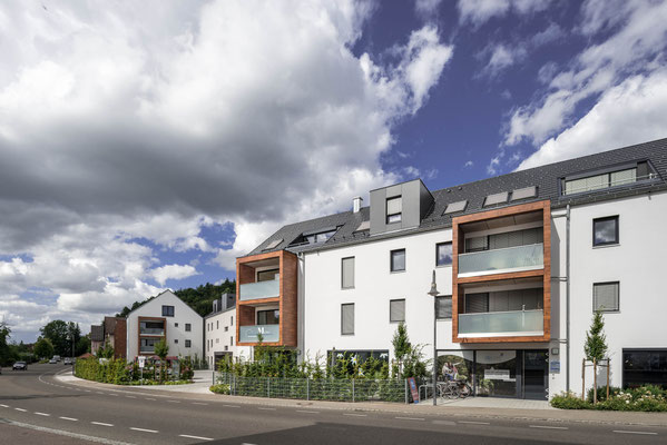 Neubau 3 Mehrfamilienhäuser | 33 Wohneinheiten | Tagespflege, WGs für Senioren mit Demenz | Bauherr Ziegelwerk Bellenberg | Objektplanung (HOAI) LP 3 – 4,  5 – 8 teilw. | Nething Generalplaner, Neu-Ulm 