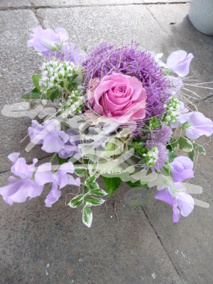 zierliches Hochzeitsgesteck Vicken Einfach Blume