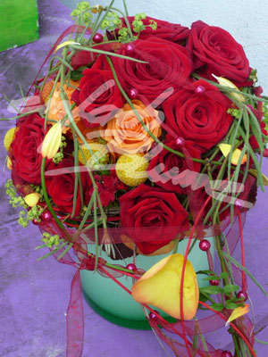 runder rosen Brautstrauss Einfach Blume