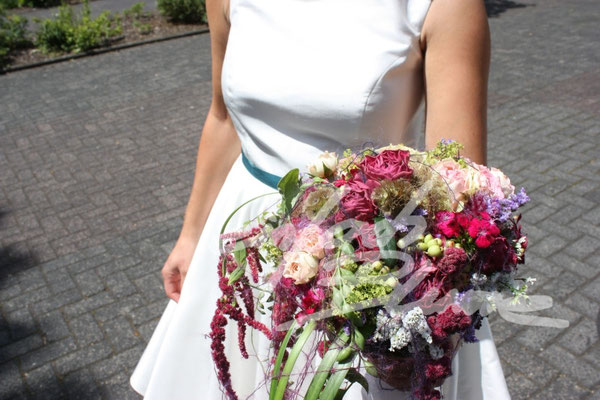 fliesender Wiesenbrautstrauss Einfach Blumen