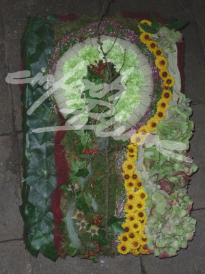 Trauergesteck aussergewoehnlich Einfach Blume